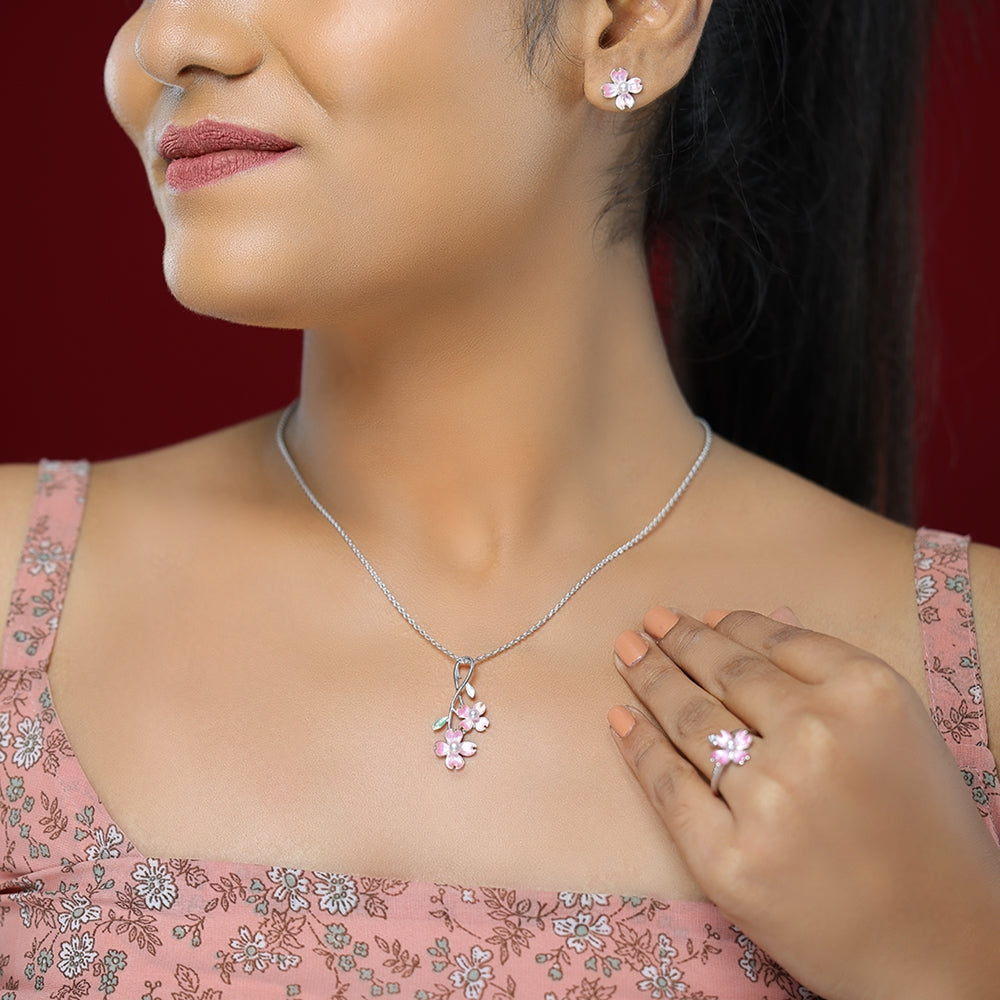 Rose Tinted Leaf Detailing Rhodium Plated Clover Flower Chain Pendants Modal