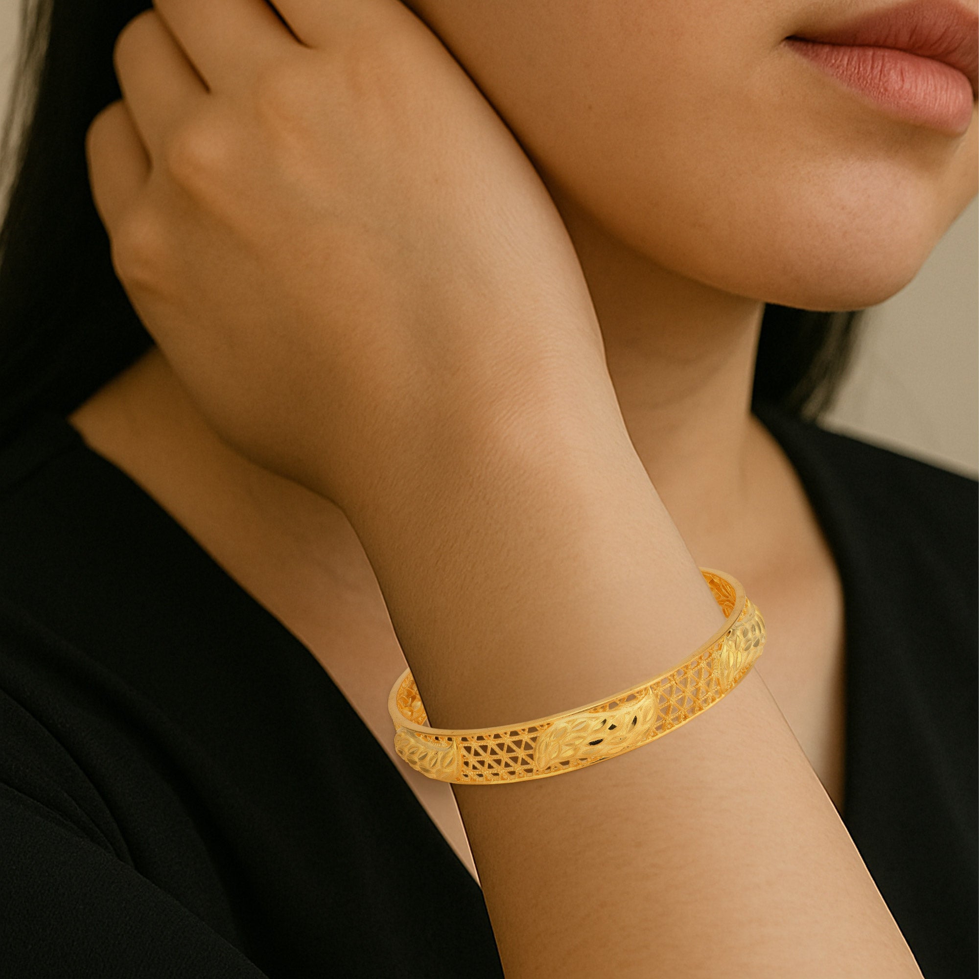 925 Sterling Silver Heritage Leaf Trellis Bangle for women