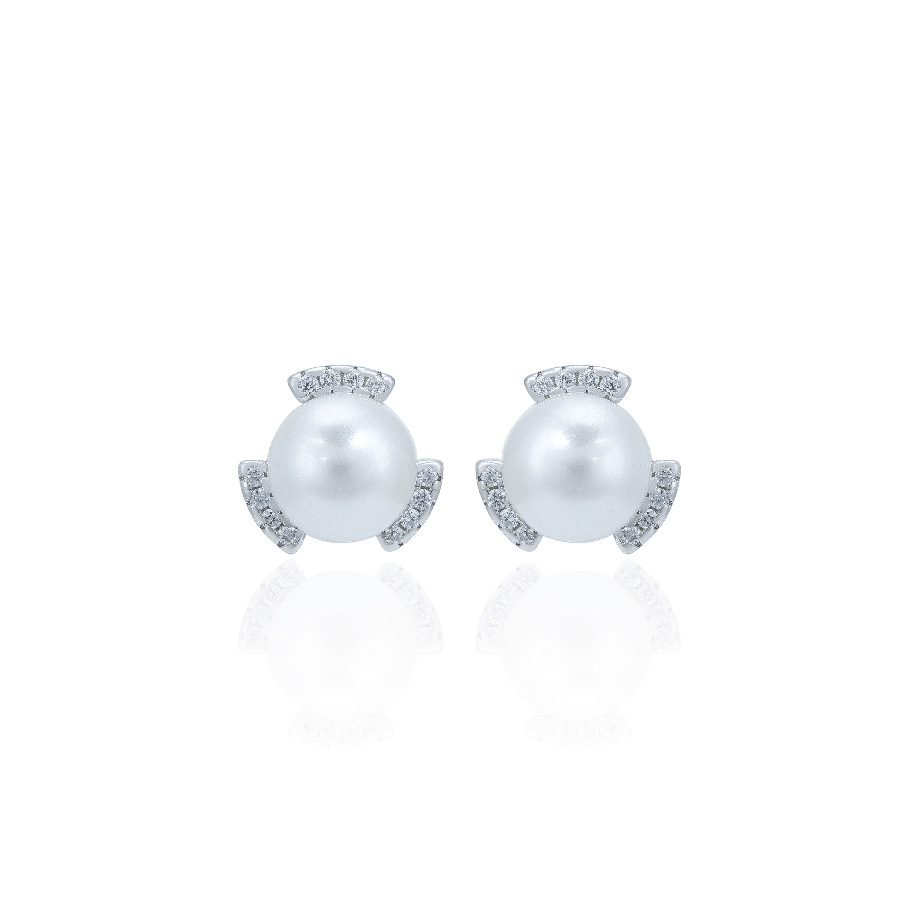 Charming White Pearl 925 Sterling Silver Stud for Women