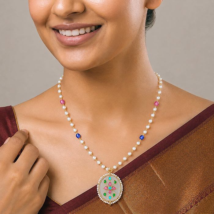 Regal Antique 925 Sterling Silver Pearl Medallion Necklace