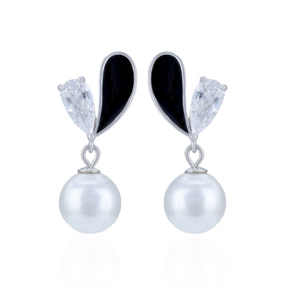 Pair of earrings with black and white gemstones
