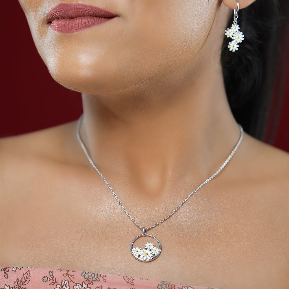 Blooming Garden Rhodium Plated 925 Chain Pendant