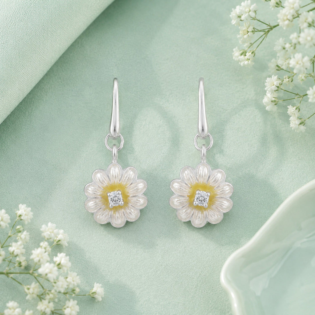 Bright Gold Center Daisy Petal Design 925 Sterling Silver Earring for women