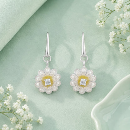 Bright Gold Center Daisy Petal Design 925 Sterling Silver Earring for women