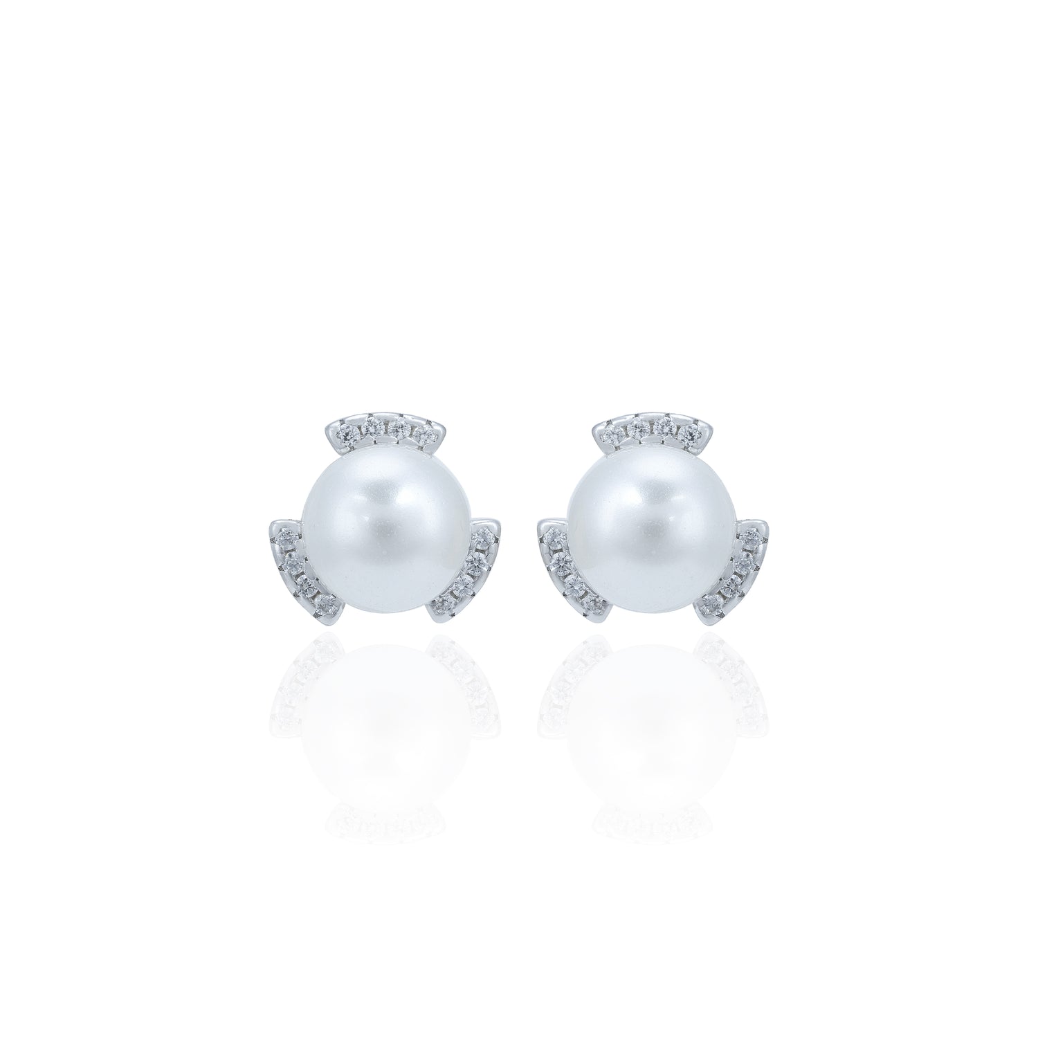 Charming White Pearl 925 Sterling Silver Stud for Women