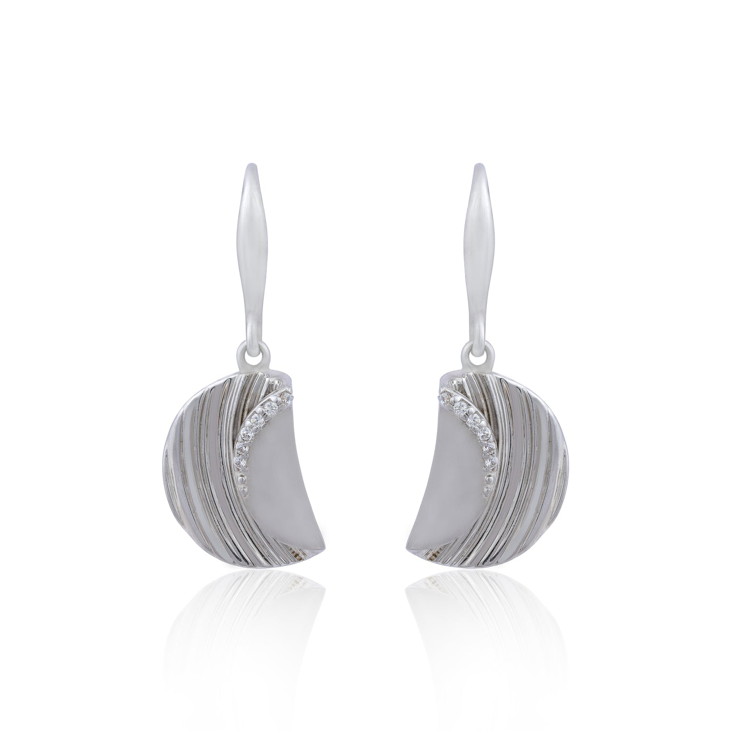 Chic Fold Engraved Rhodium Plated 925 Earring 
