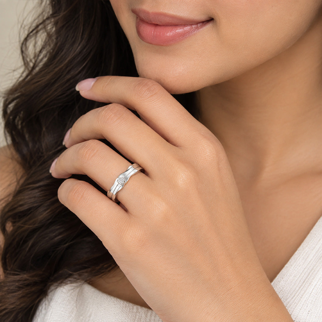 Elegant Wave 925 Sterling Silver Textured Band Ring