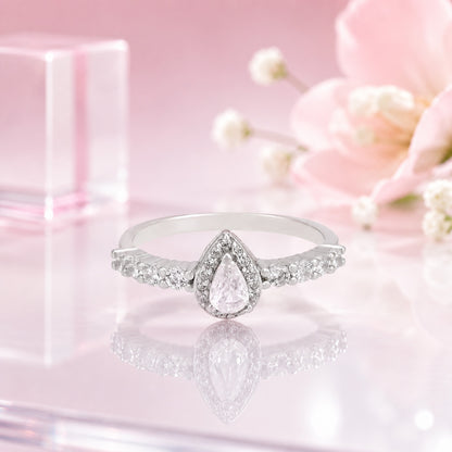 Gleaming Pear Centerpiece 925 Sterling Silver Ring for Women