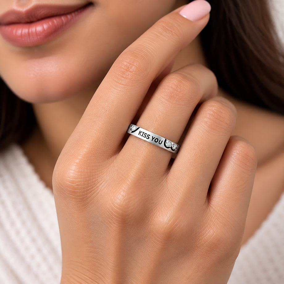 Kiss You 925 Silver Engraved Band Ring