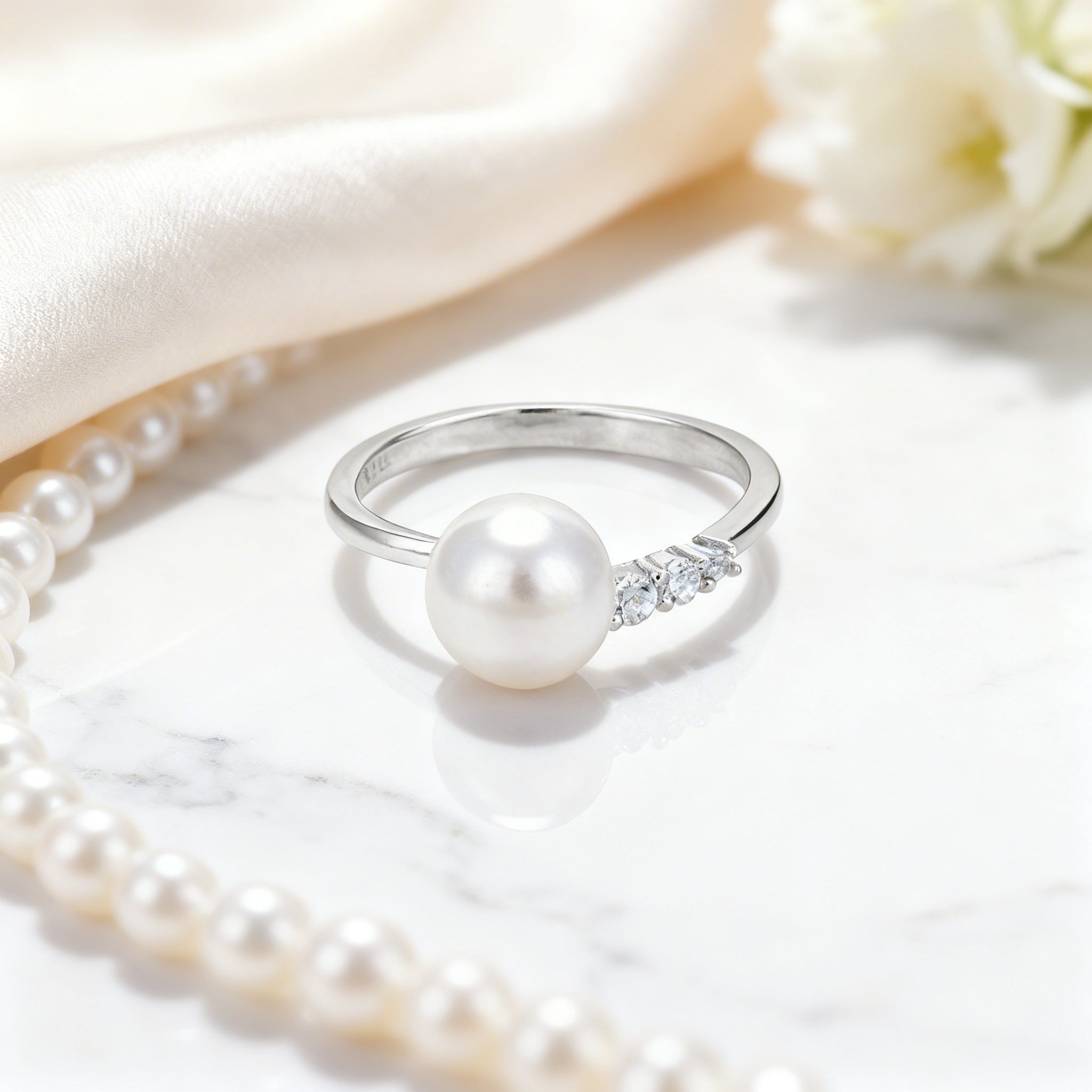 Luxury White Pearl Accent 925 Sterling Silver Ring for Women