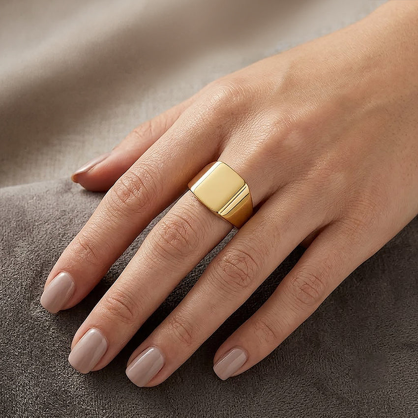 Regal Golden Signet 925 Sterling Silver Ring