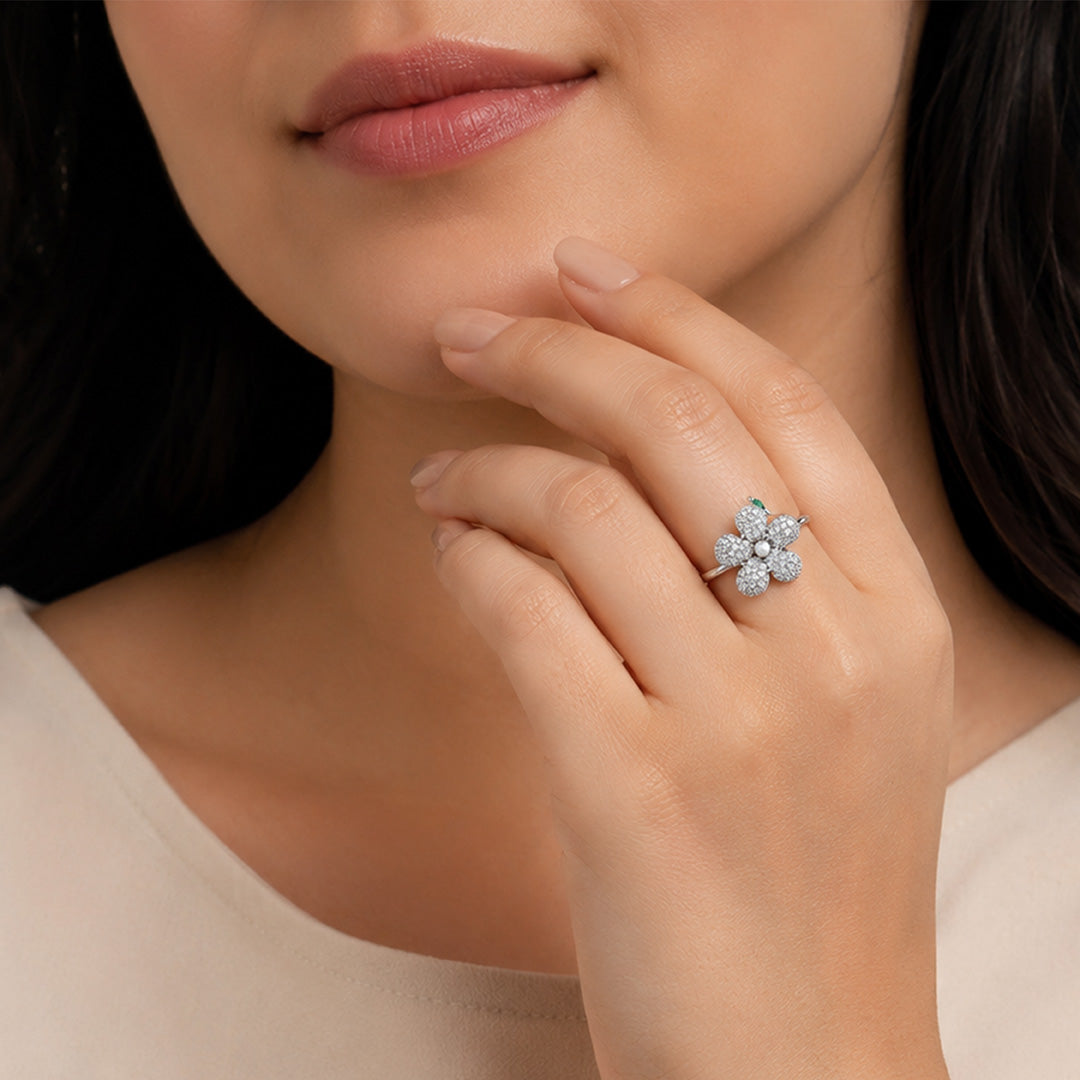 Sparkling Flower Silver Ring Emerald Leaf