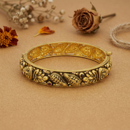 Traditional Leaf Motif 925 Sterling Silver Dark Stone Bangle for Women